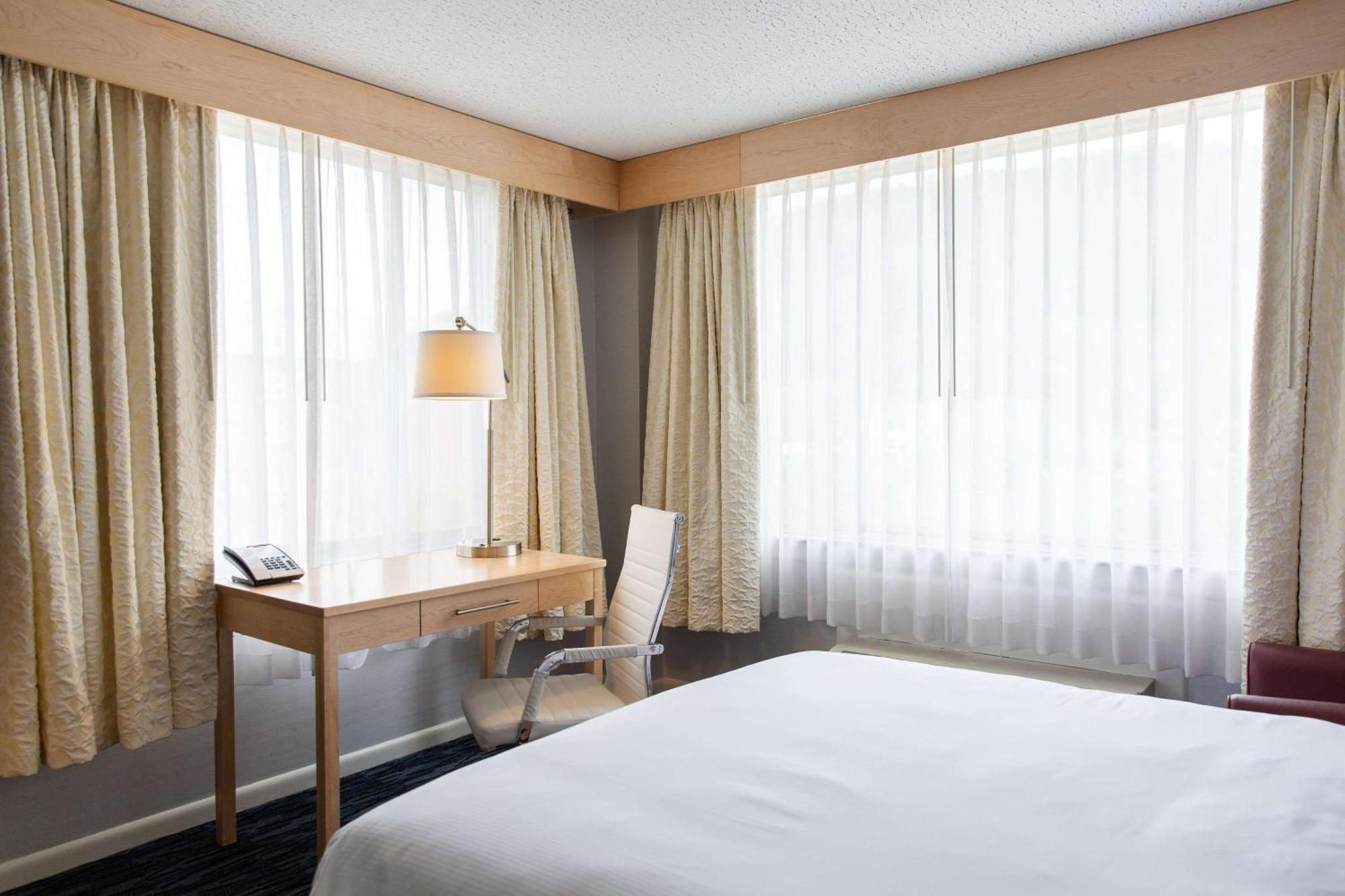 Capitol Plaza Hotel Montpelier Tapestry Collection By Hilton מראה חיצוני תמונה