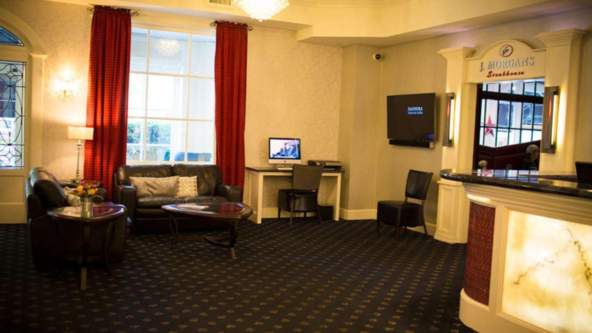 Capitol Plaza Hotel Montpelier Tapestry Collection By Hilton מראה חיצוני תמונה